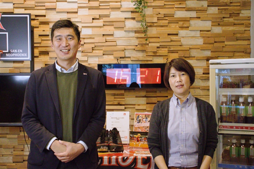 代表取締役 北郷 謙二郎 様（写真左）、経理ご担当 木下 さおり 様（写真右）