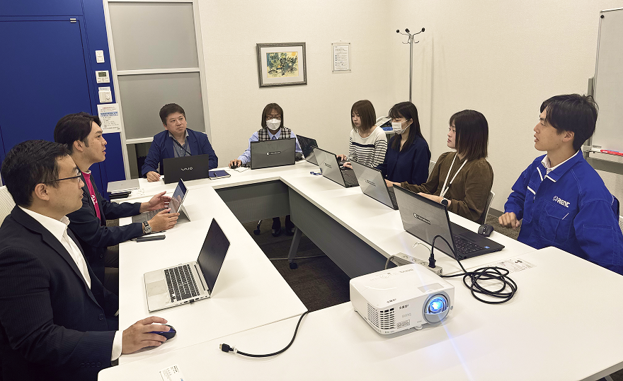 株式会社レント様 経理部の皆様とWewillによる業務整理ミーティングの様子